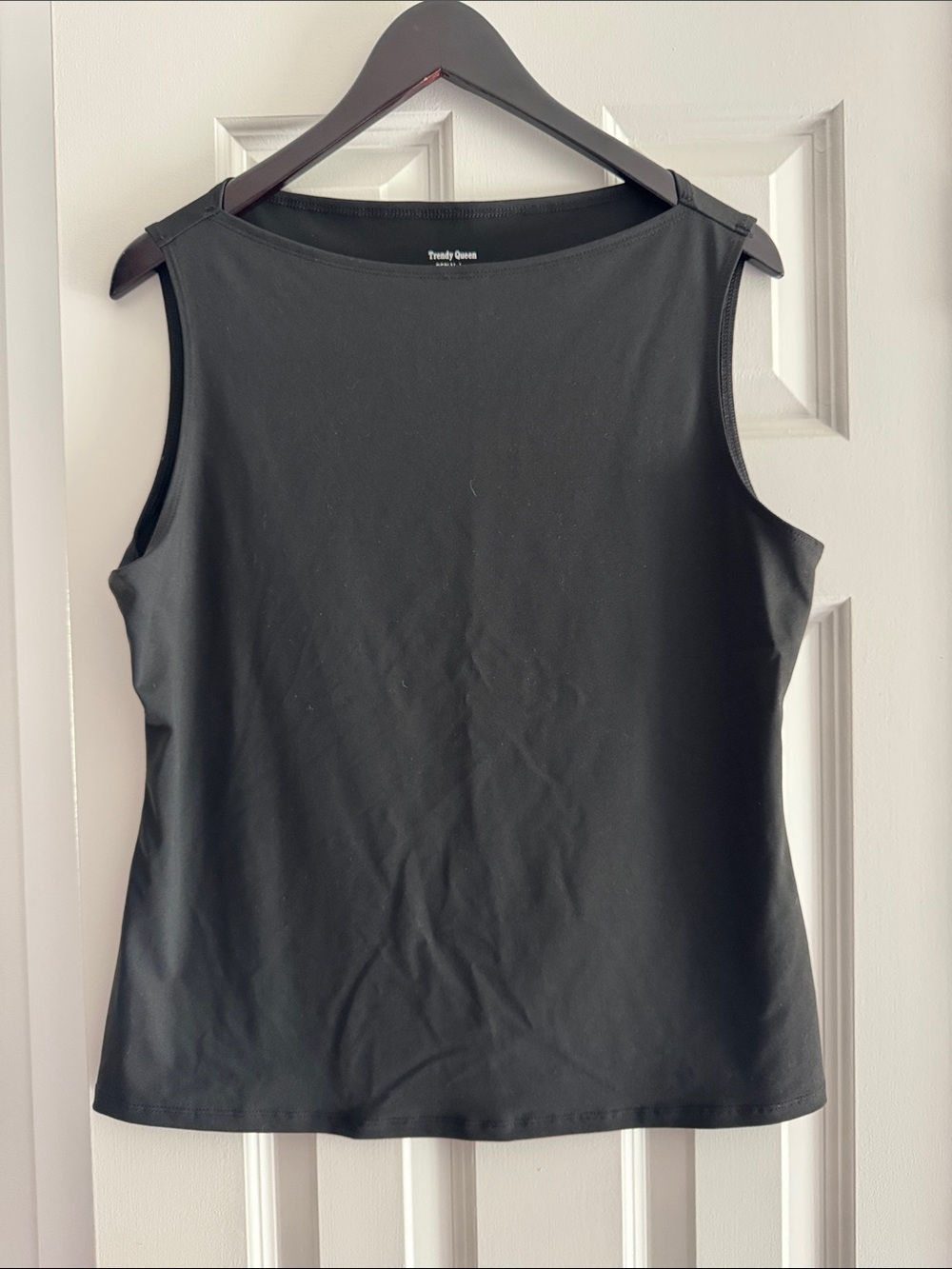 Trendy Queen Women's Black Sleeveless Boatneck Tank